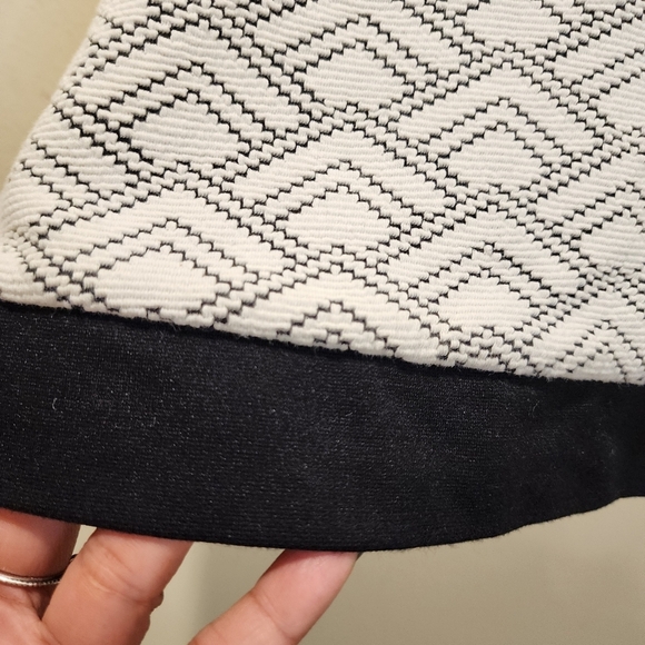 EXPRESS Women's Black Of White Sleevesless Back Zip Tank Top Size S - Picture 4 of 8